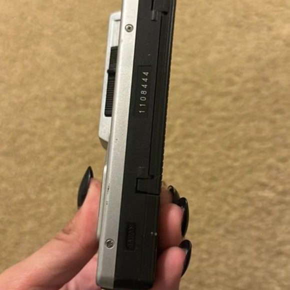 Konica Minolta Disc-5 w/ Original Strap - Picture 6 of 8